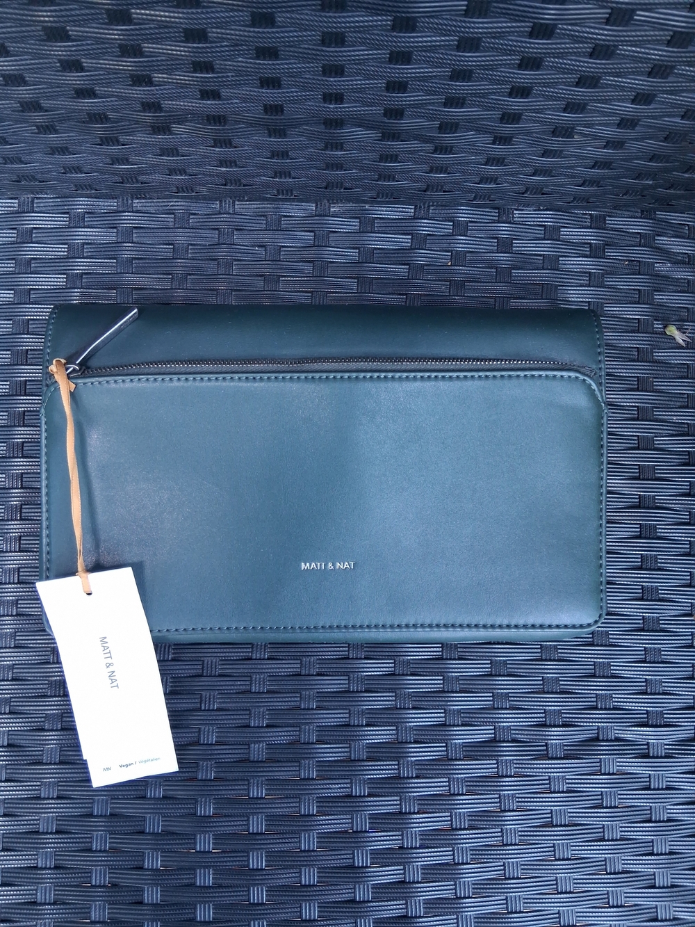 Matt & Nat Green Vegan Leather Women's Clutch, NWT - Picture 2 of 7